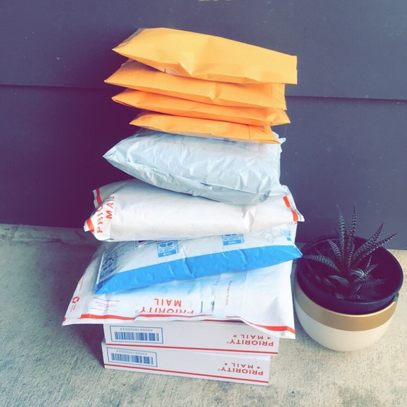 Meet your posher! Posh Ambassador E - Picture 4 of 4